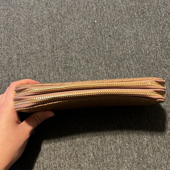 Light brown clutch wristlet - Picture 3 of 5